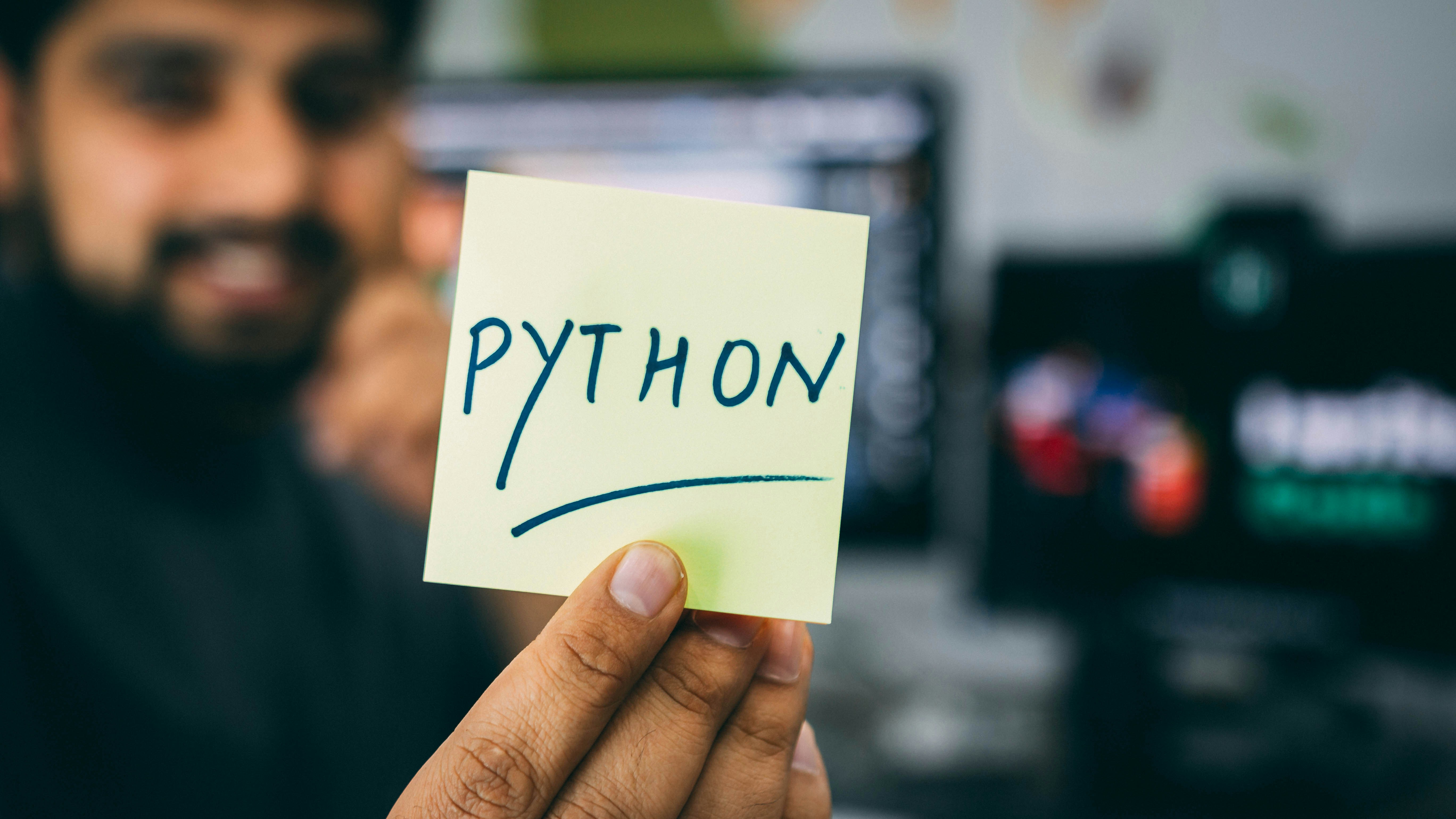 لماذا تعتبر Python خيارا ممتازا للمبتدئين
